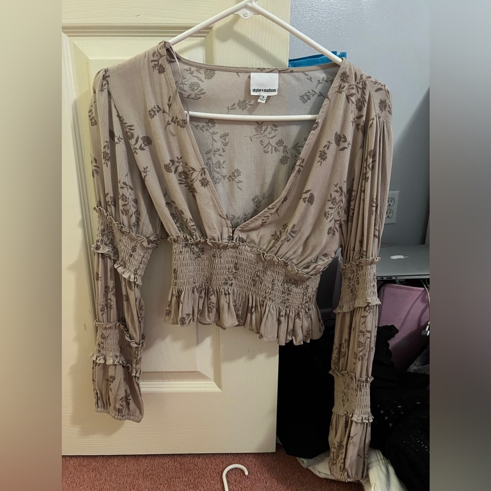 Long sleeve, low neck floral top